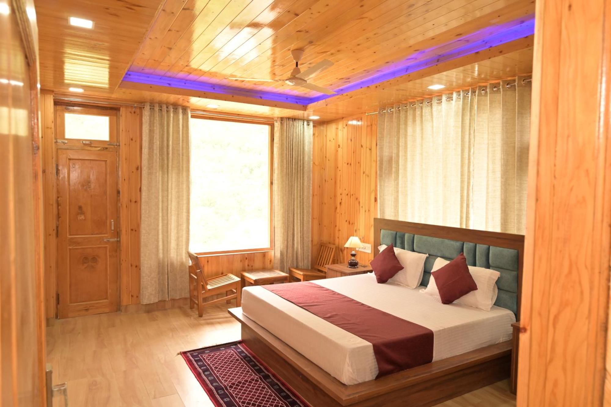 Hotel Royal Galaxy Tirthan Banjar Экстерьер фото